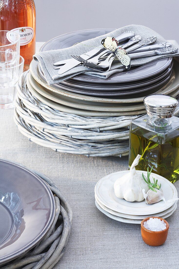 A stack of plates with napkins and cutlery