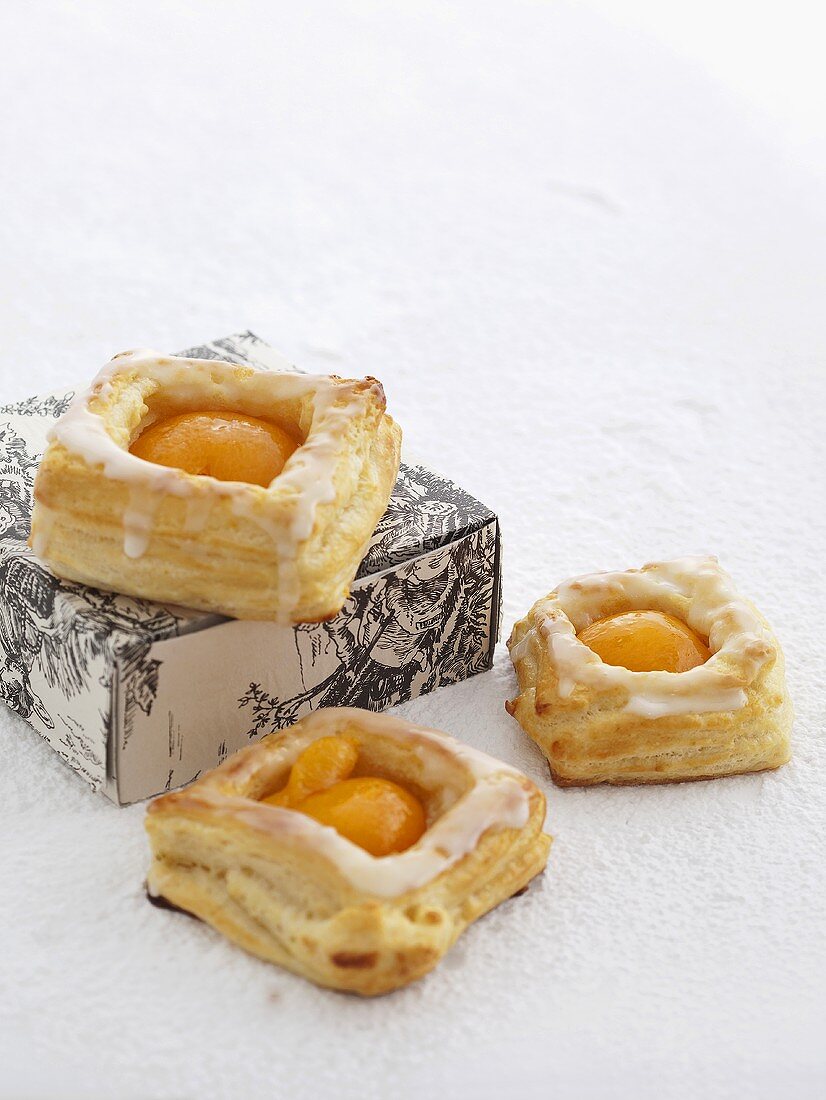 Apricot puff pastry tart