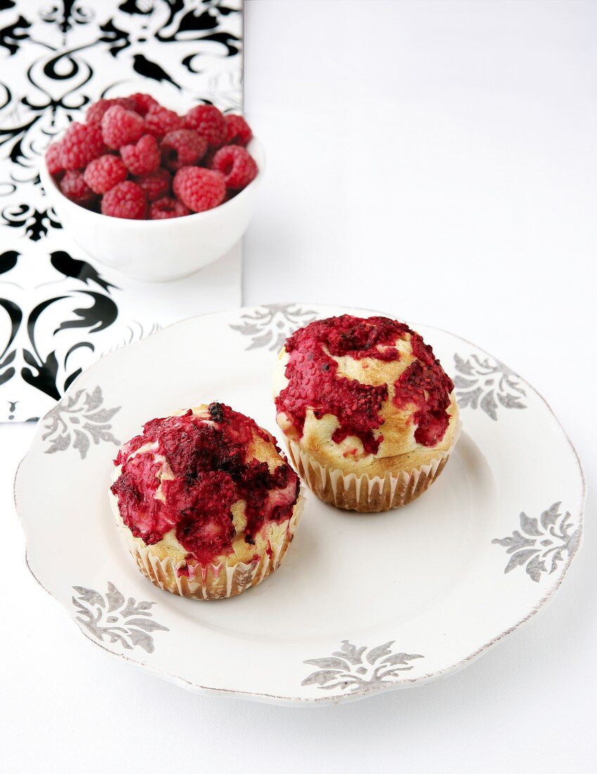 Brioche cupcakes with raspberries