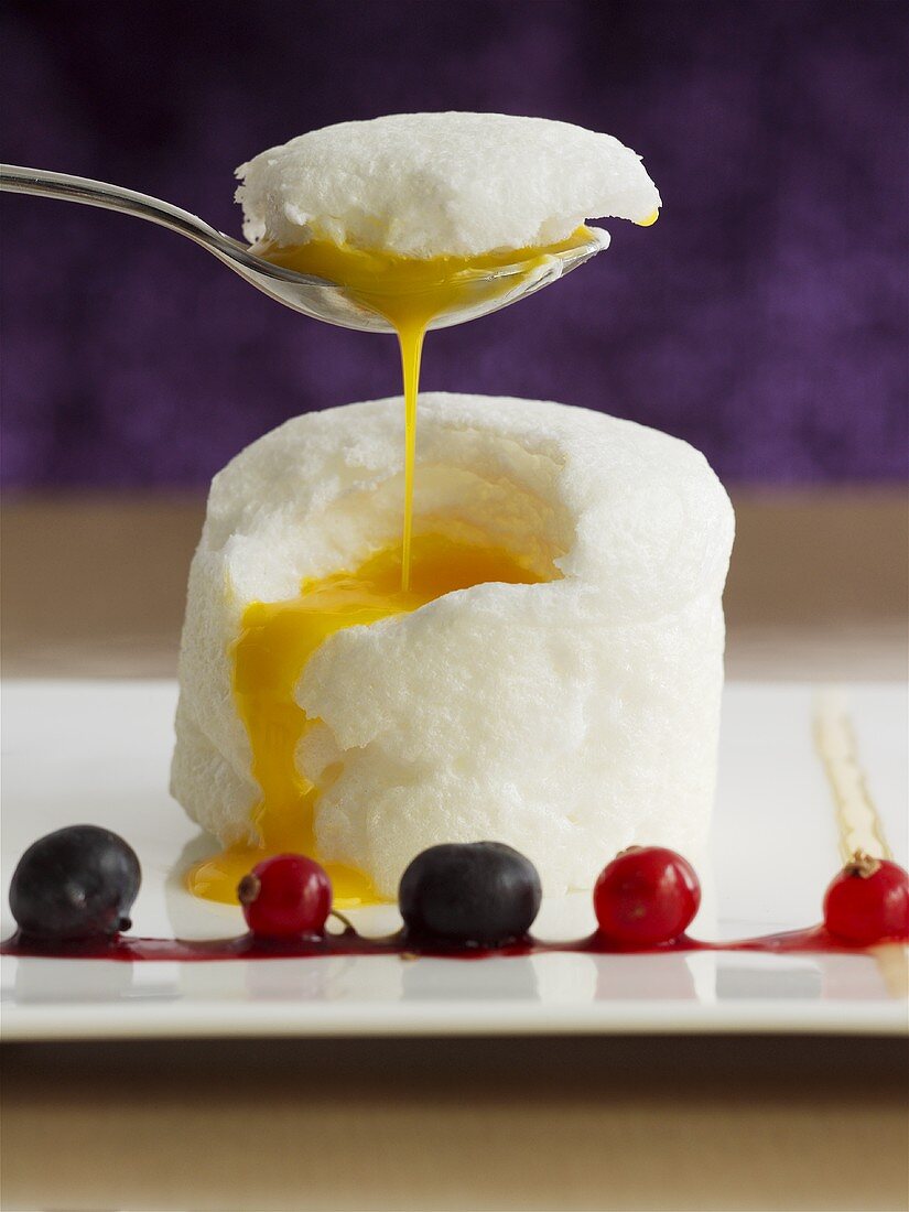 Oeufs à la neige (Snow eggs) with custard and berries