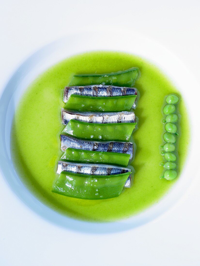 Mangetout soup with sardines