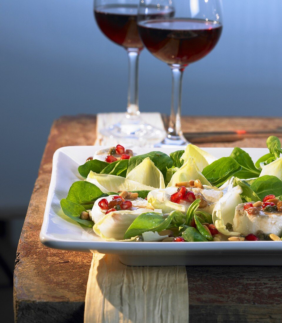 Salat mit Ziegenkäse und Granatapfel-Vinaigrette