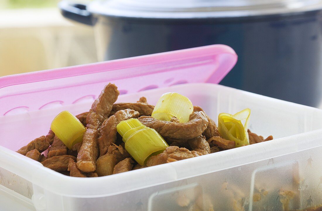 Fried pork with leeks