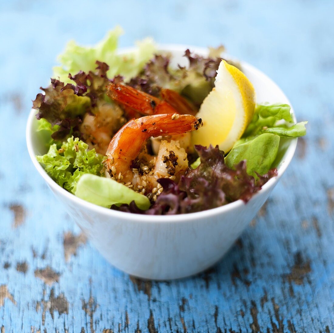 Salad leaves with fried prawns