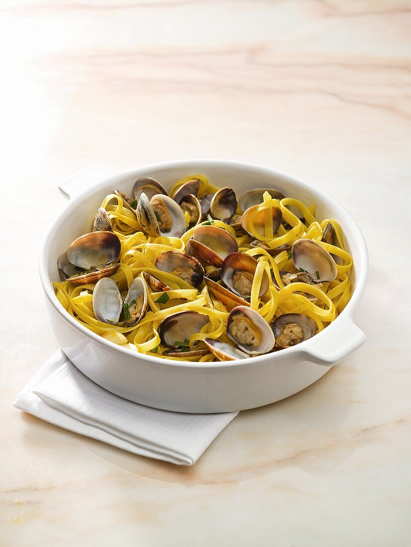 Tagliatelle with carpet shell clams