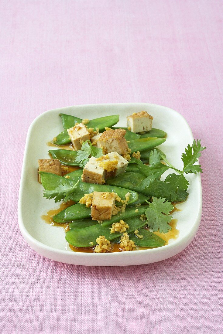 Asian mangetout salad with marinated tofu cubes