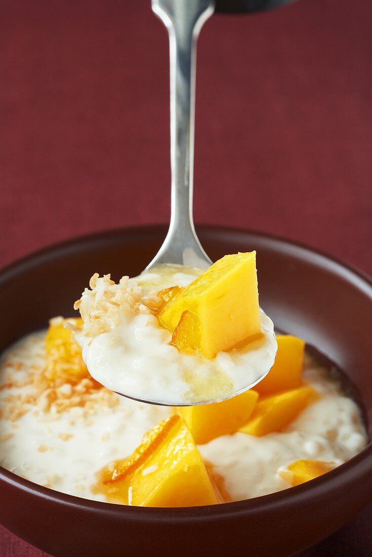 Coconut rice pudding with mango