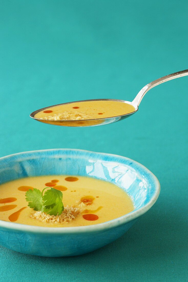 Curried carrot and coconut soup