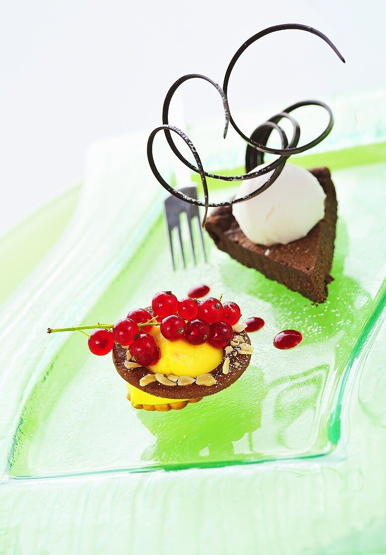 Brownie cake and vanilla mousse with redcurrants