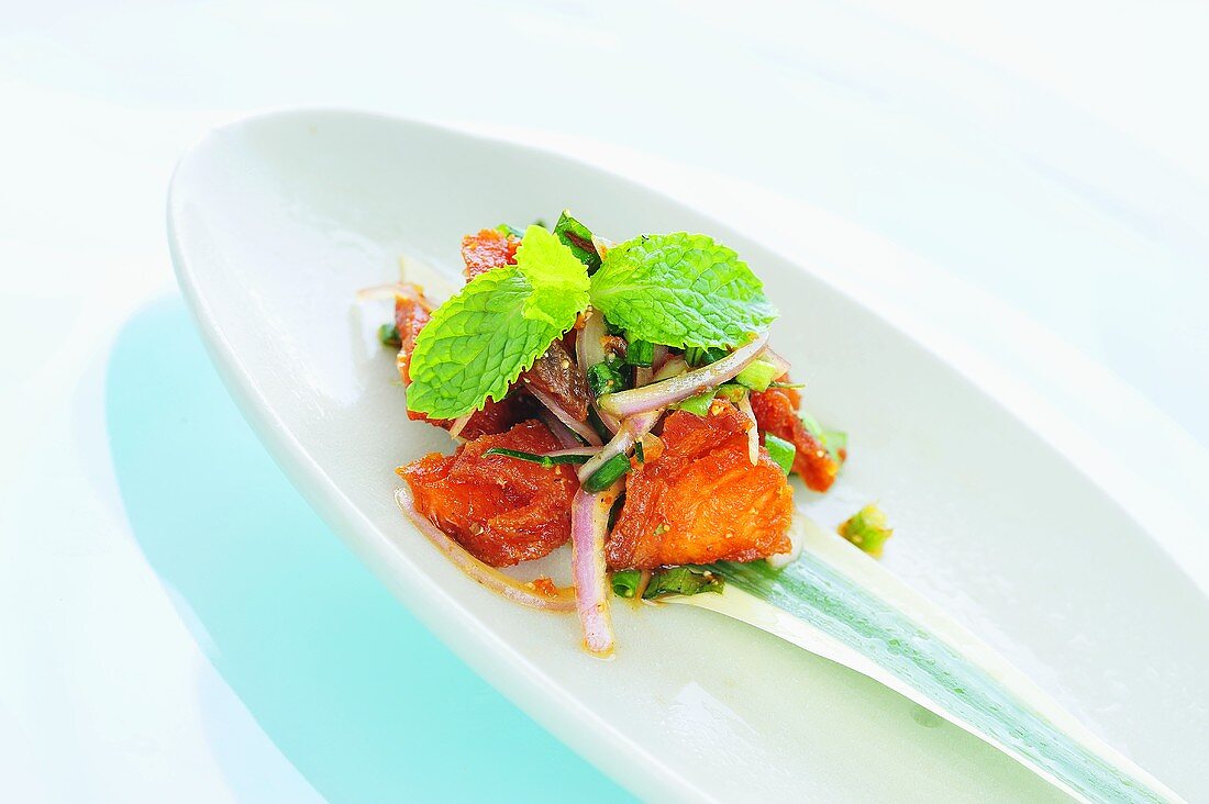 Crispy salmon pieces with shallots (Thailand)