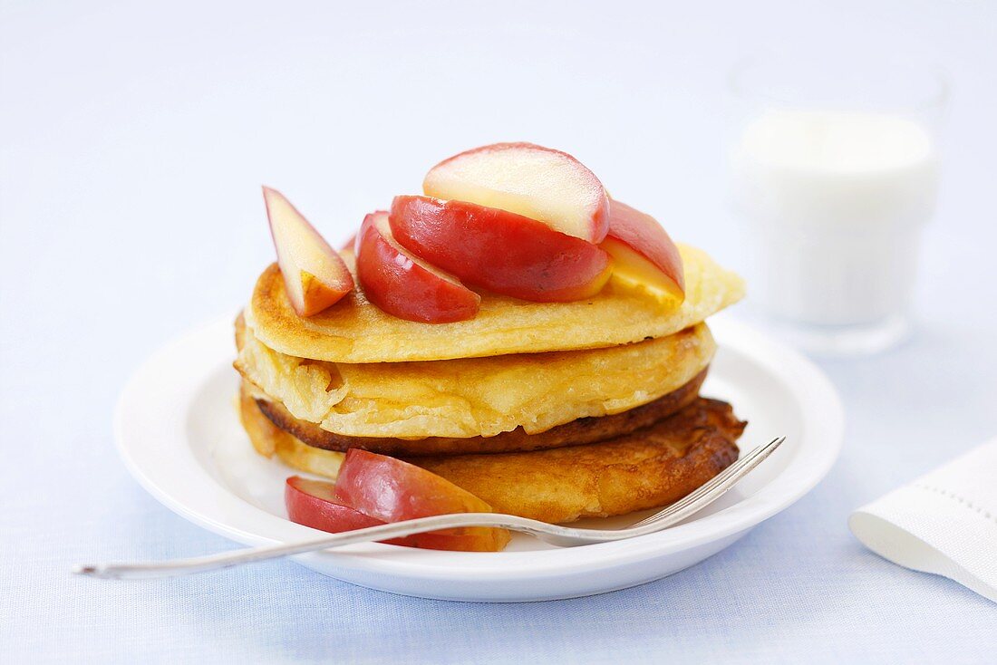 Pancakes mit gedünsteten Äpfeln