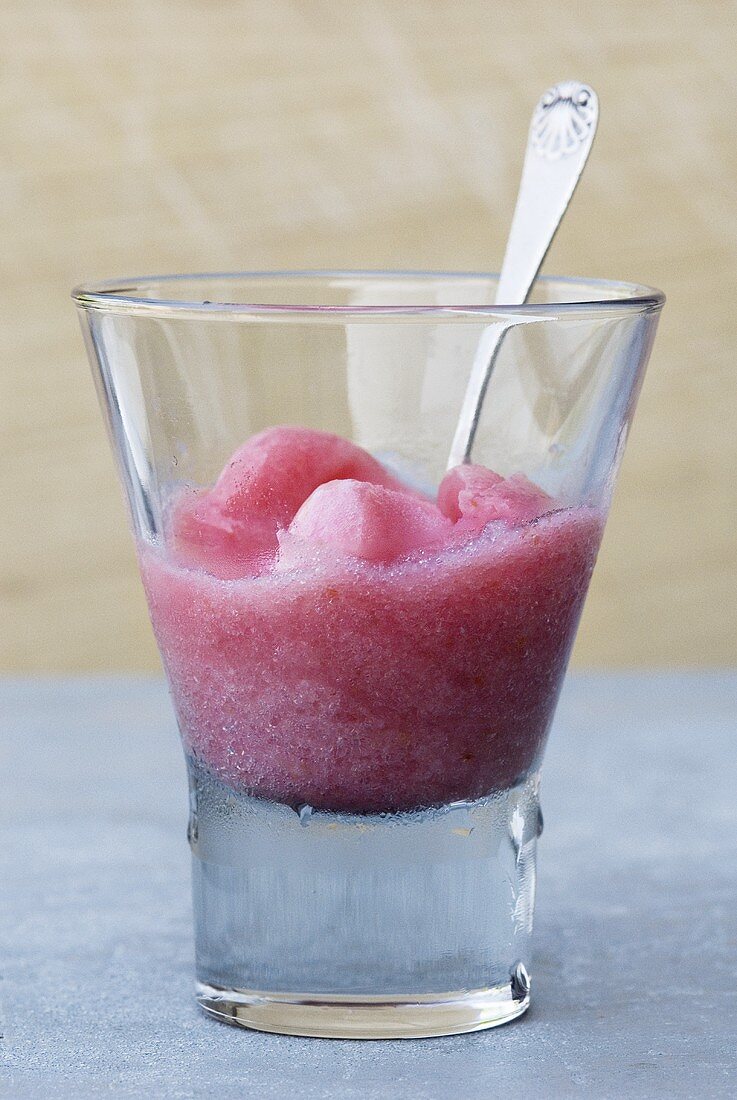 Nektarinensorbet im Glas