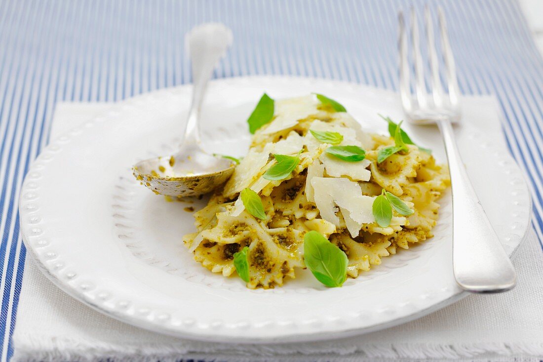 Farfalle with pesto and Parmesan