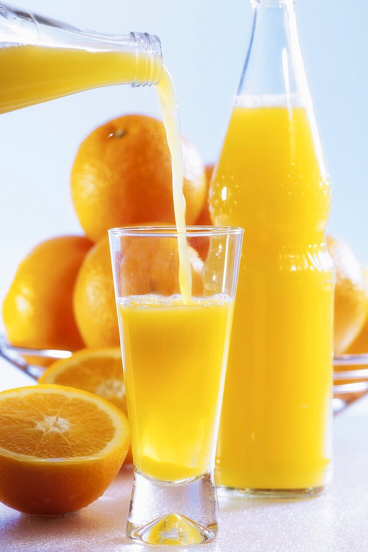 Orange juice and fresh oranges