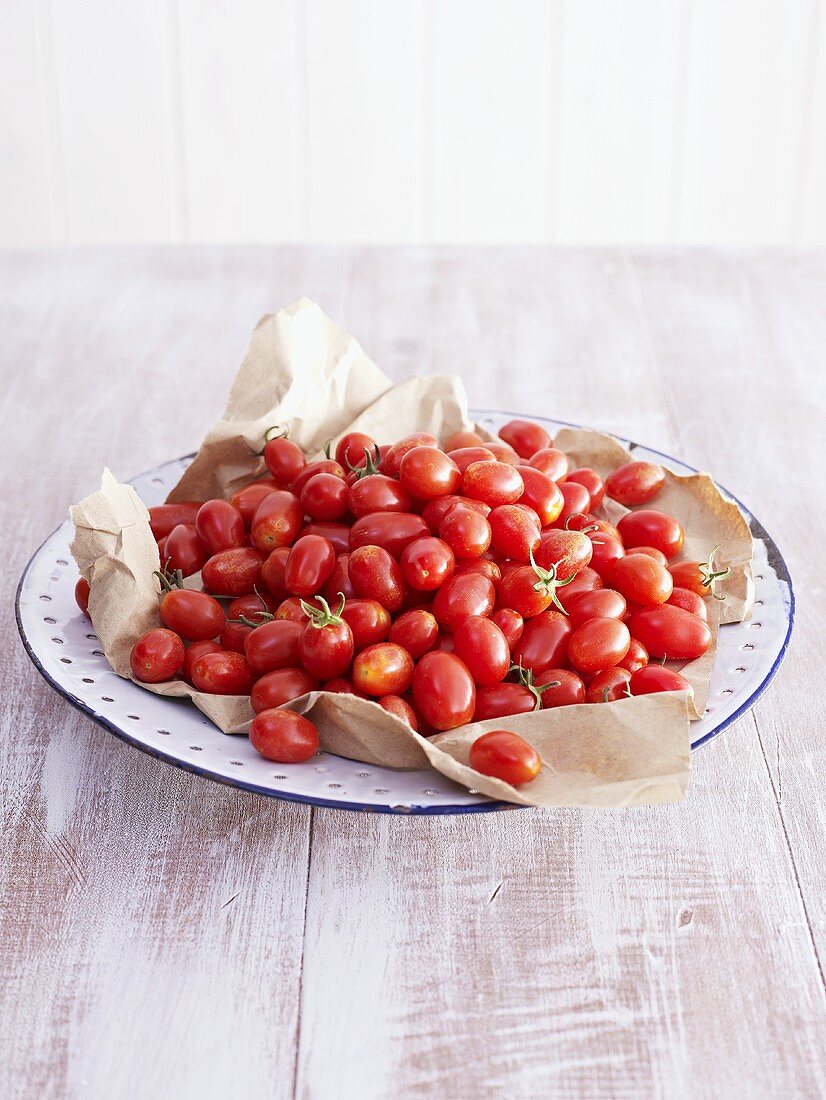 Plum tomatoes in a fruit bowl