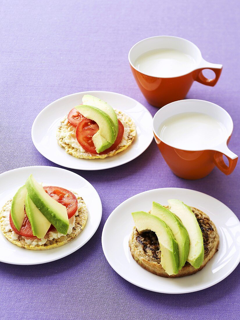 Crumpets topped with avocado (UK)