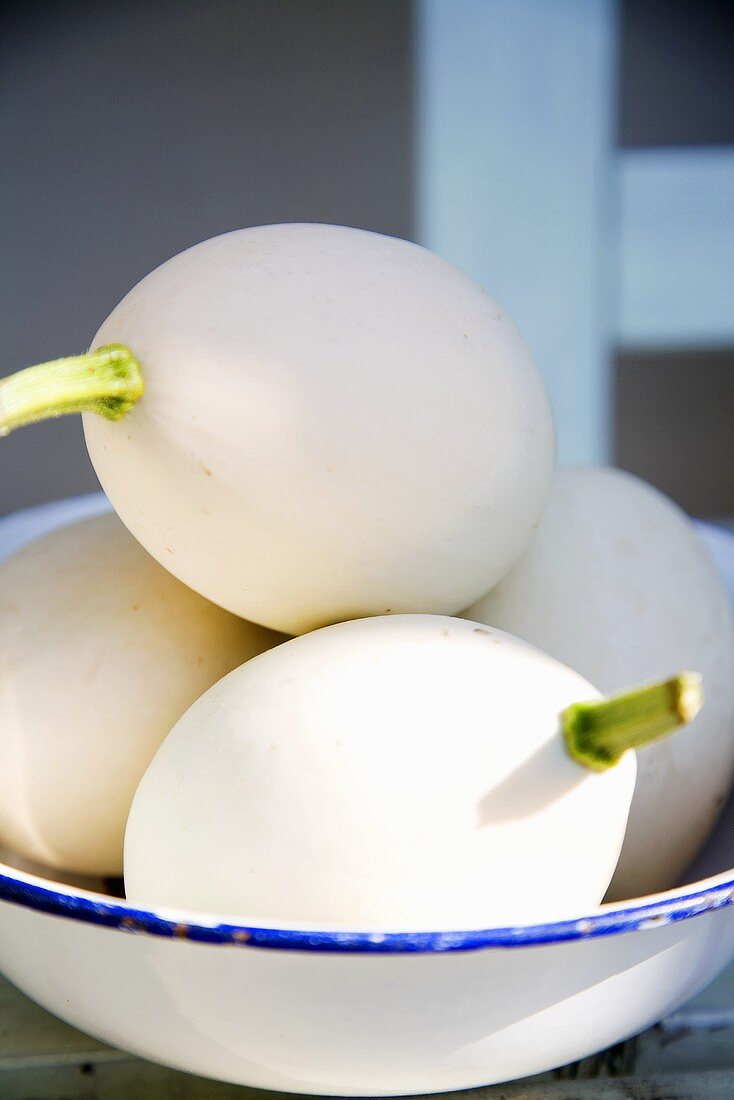 White squashes in bowl