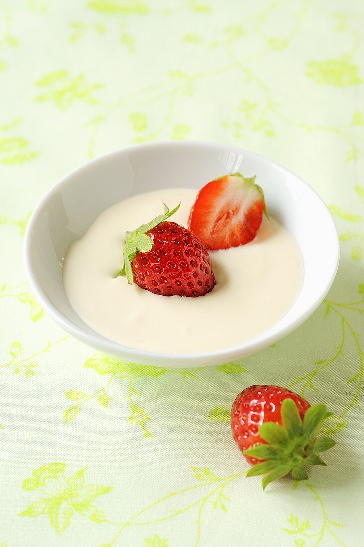Crème fraîche with strawberries