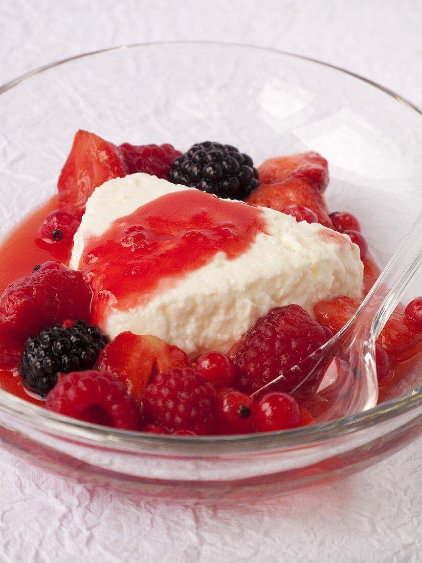 Quark dessert with berry sauce