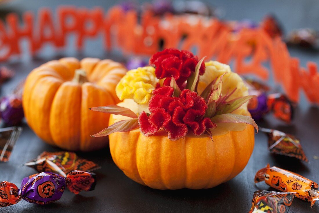 Pumpkins, sweets and Happy Halloween garland