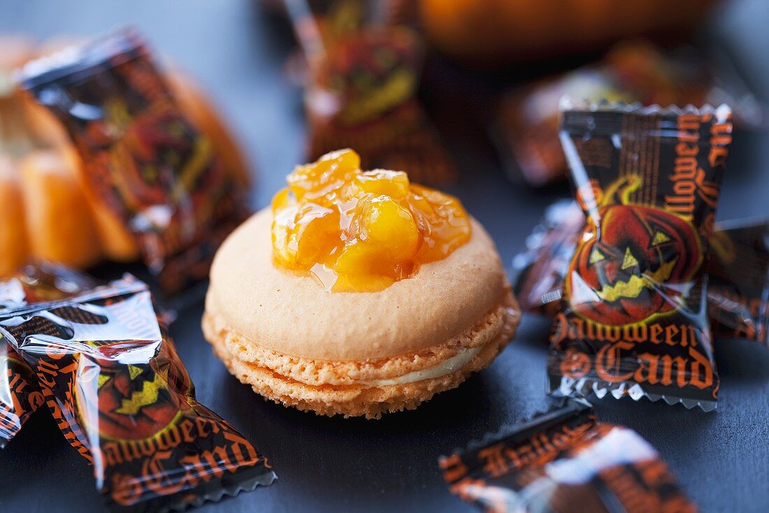 Macaron und Halloween-Süssigkeiten