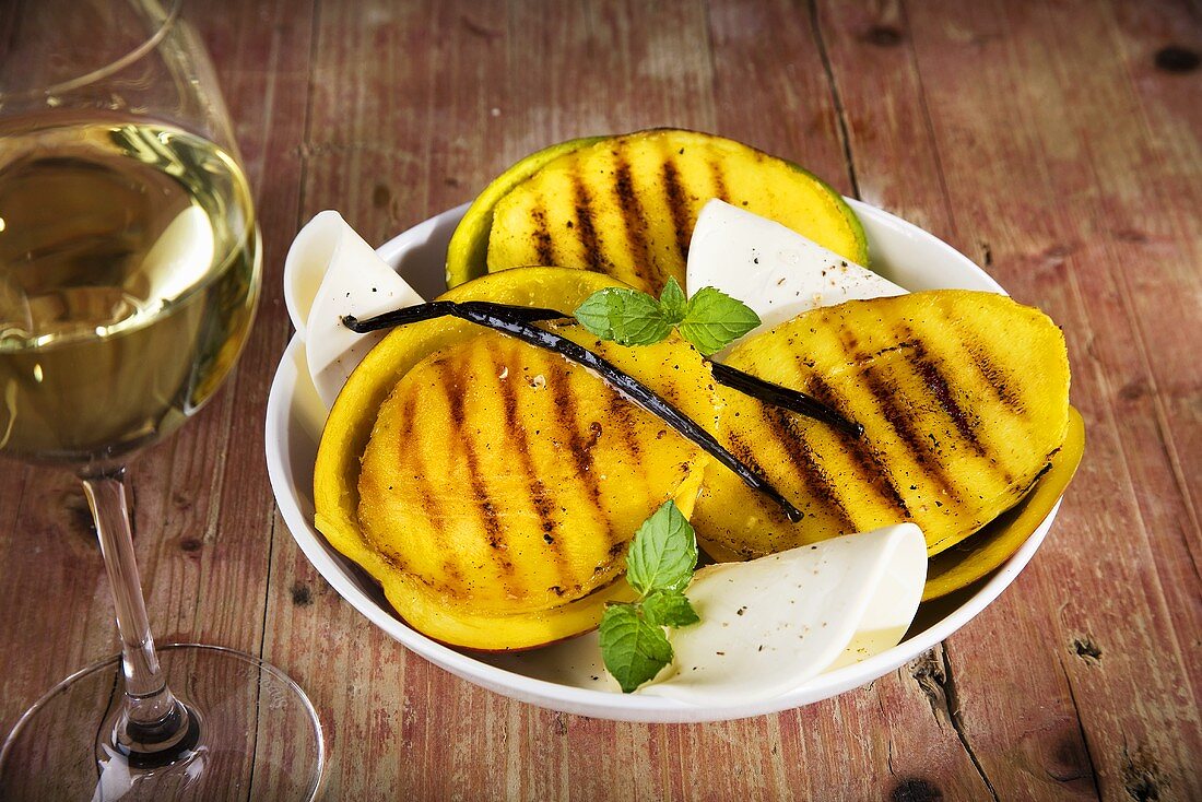 Gegrillte Mangos mit Vanille