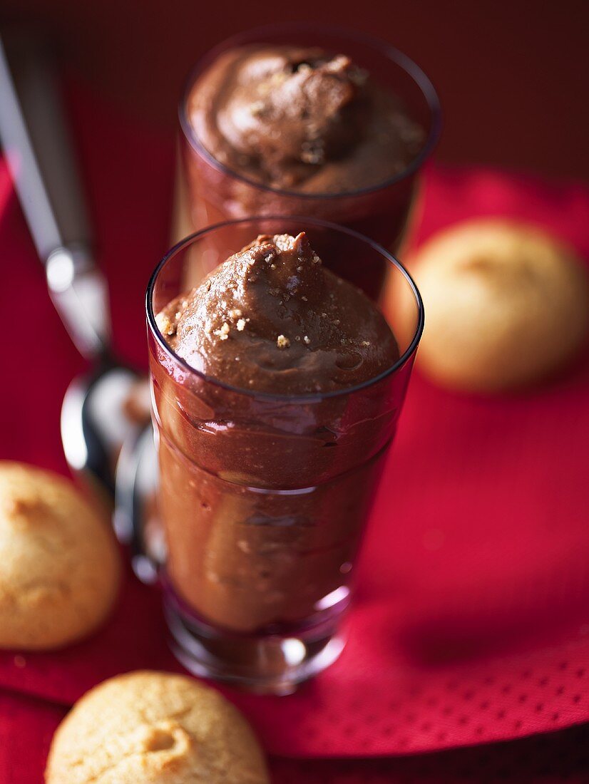 Chocolate mascarpone cream in glasses