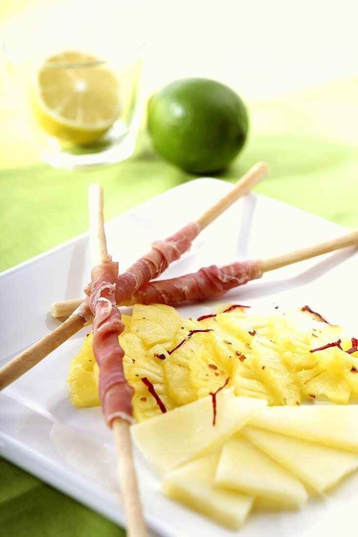 Antipasto esotico (Pineapple carpaccio and ham appetiser)