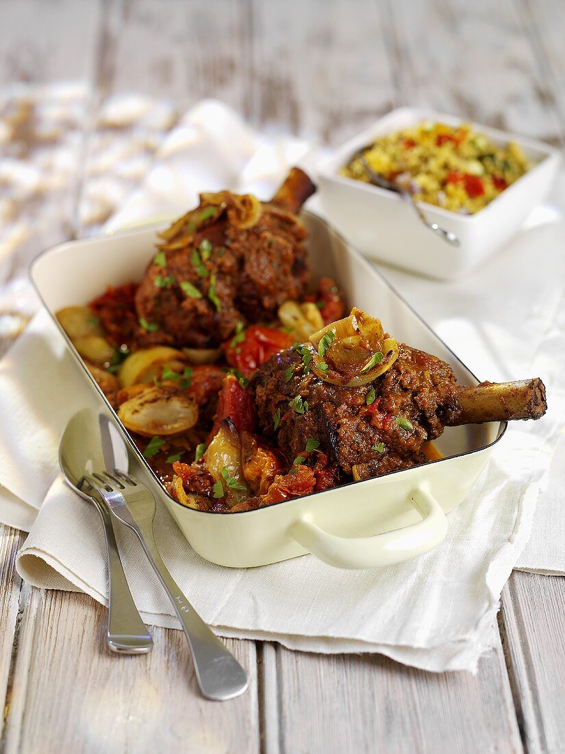 Braised lamb shanks with tomatoes and onions