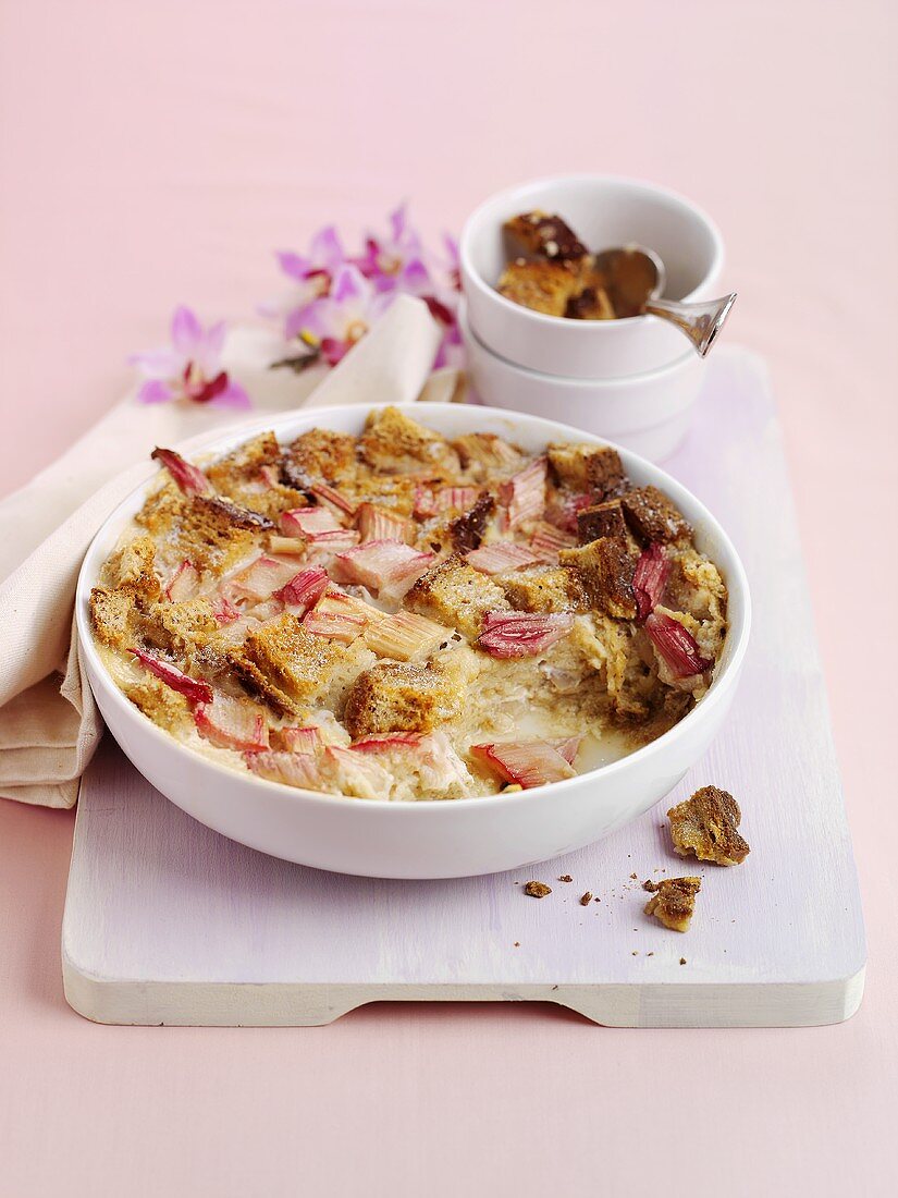 Bread And Butter Pudding mit Rhabarber