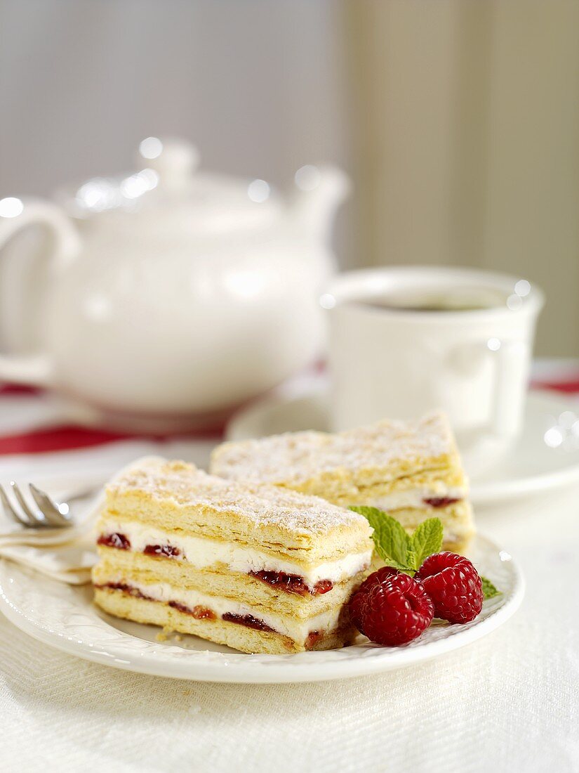 Millefeuille filled with quark and raspberries