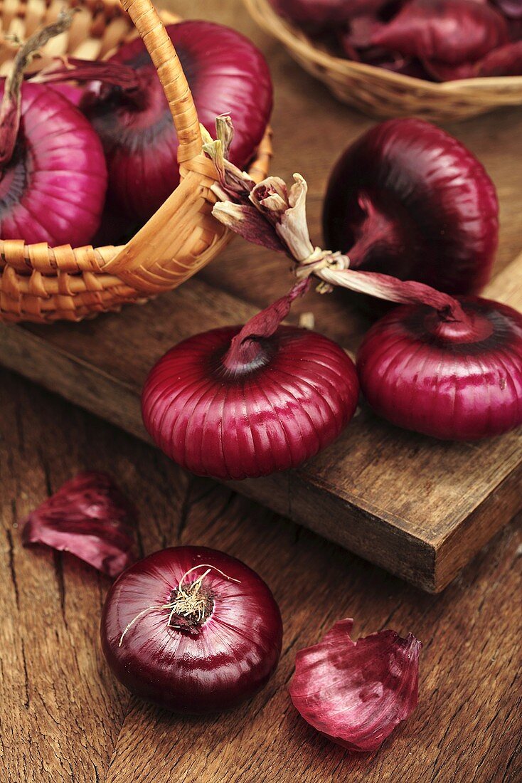 Red onions in basket and on chopping board
