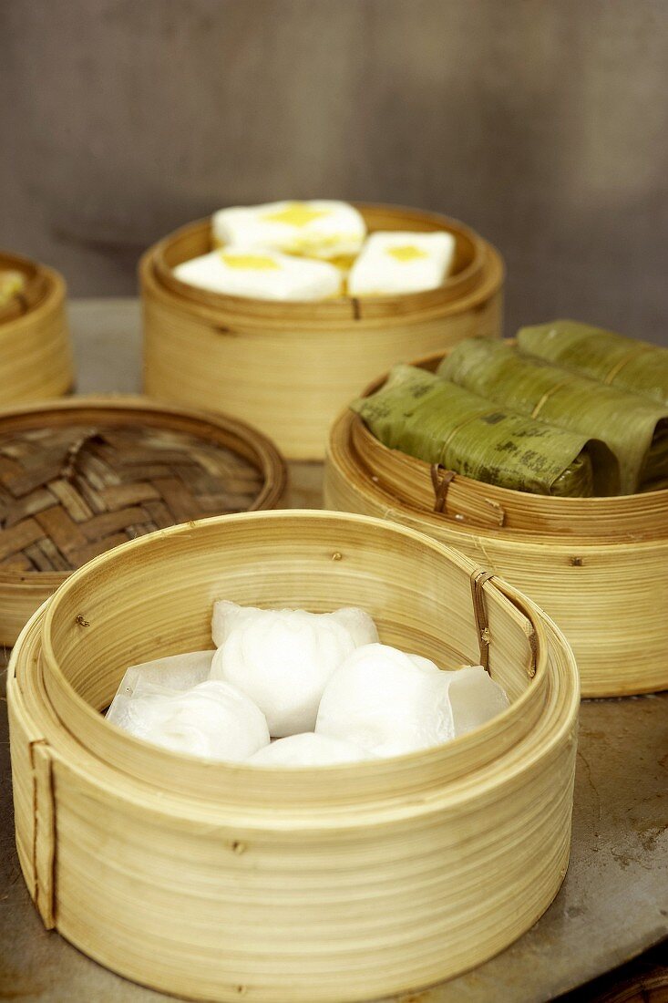 Assorted dim sum in bamboo steamers (Asia)