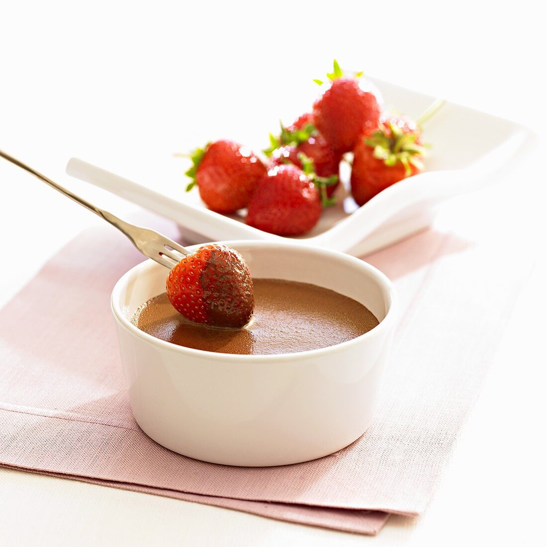 Schokoladenmousse mit Erdbeeren