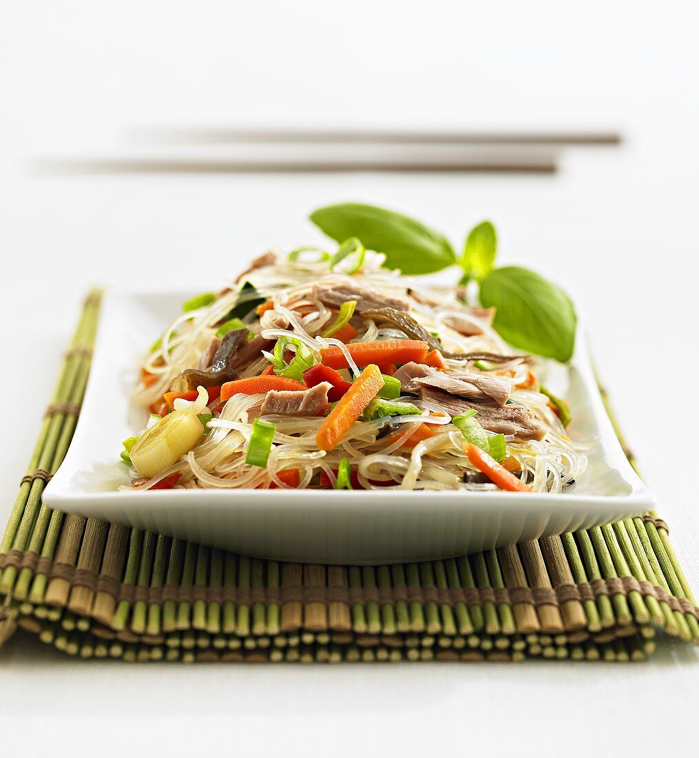 Glass noodle salad with tuna (Asia)