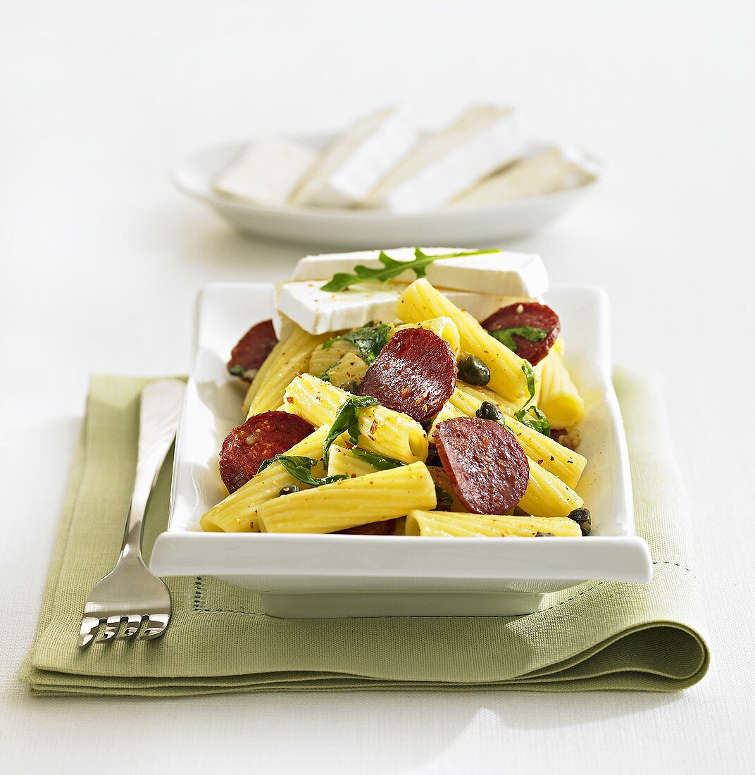 Rigatoni mit Salami und Weichkäse