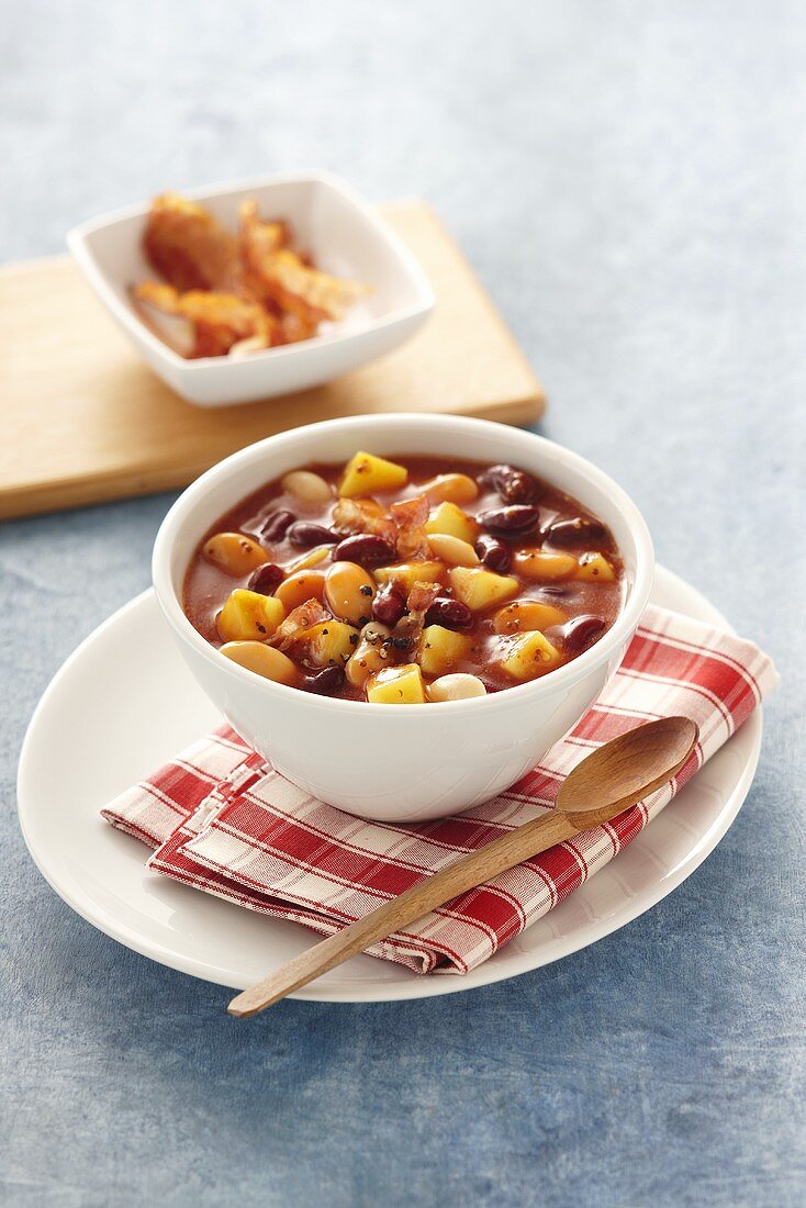 Bean and potato stew with bacon (USA)