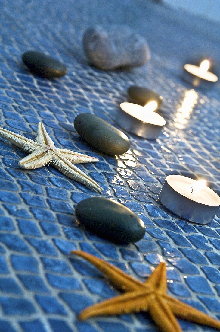 Maritime decorations in bathroom