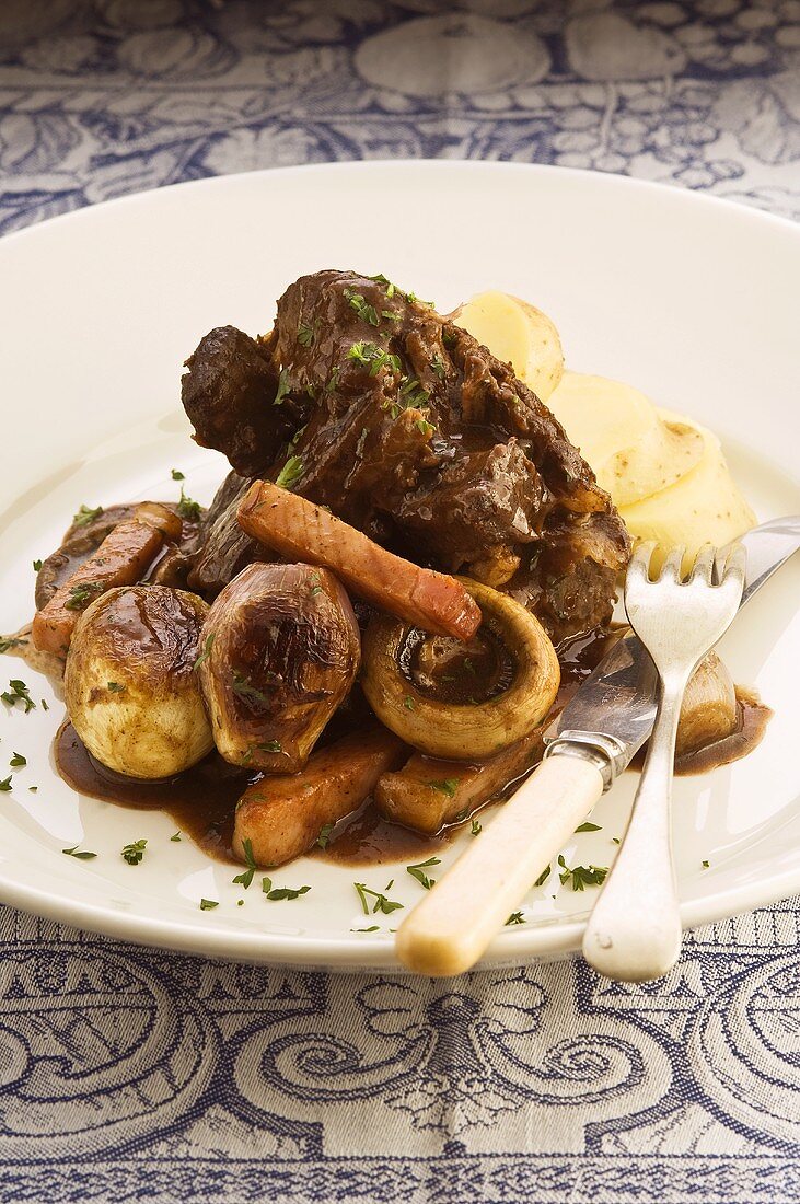 Beef braised in red wine with mushrooms