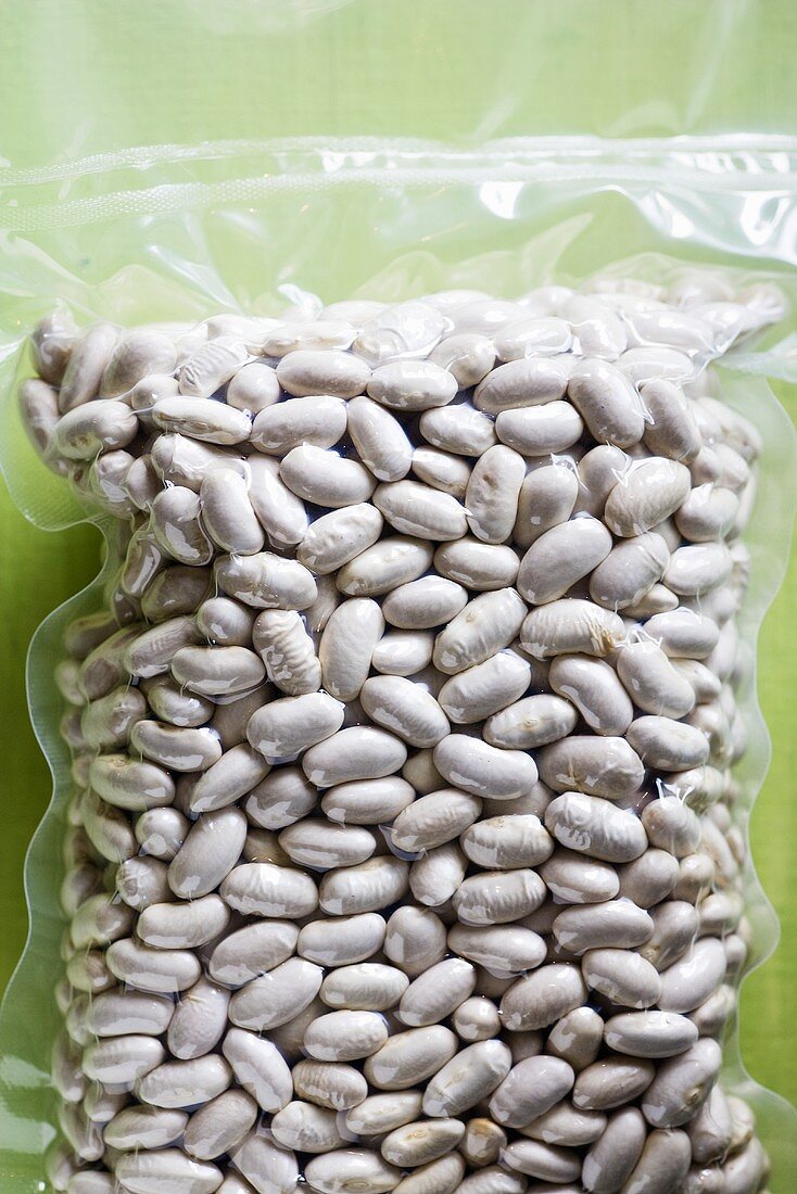 White beans vacuum-packed in plastic