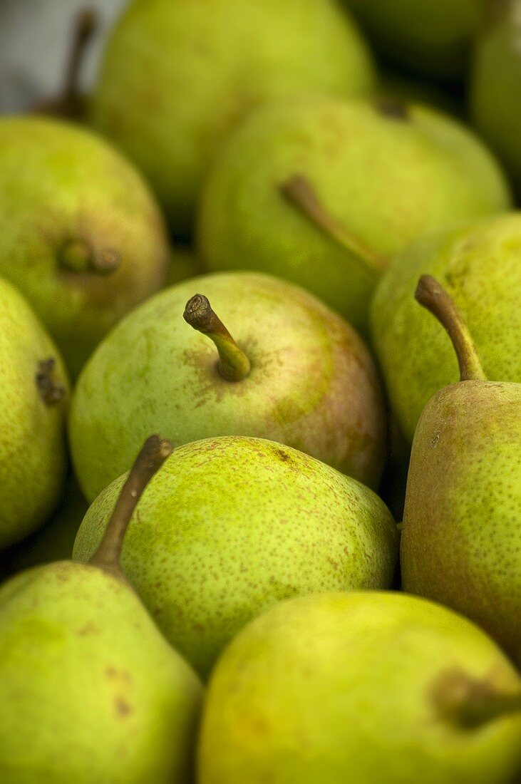 Several green pears (close-up)