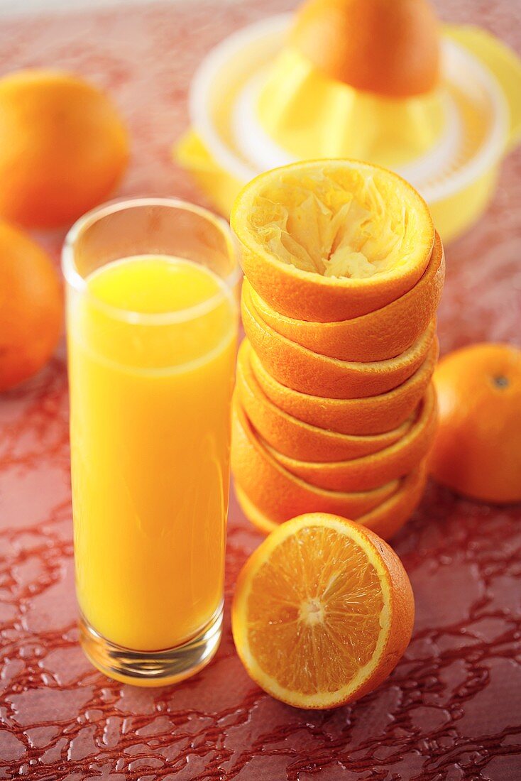 Frischer Orangensaft im Glas