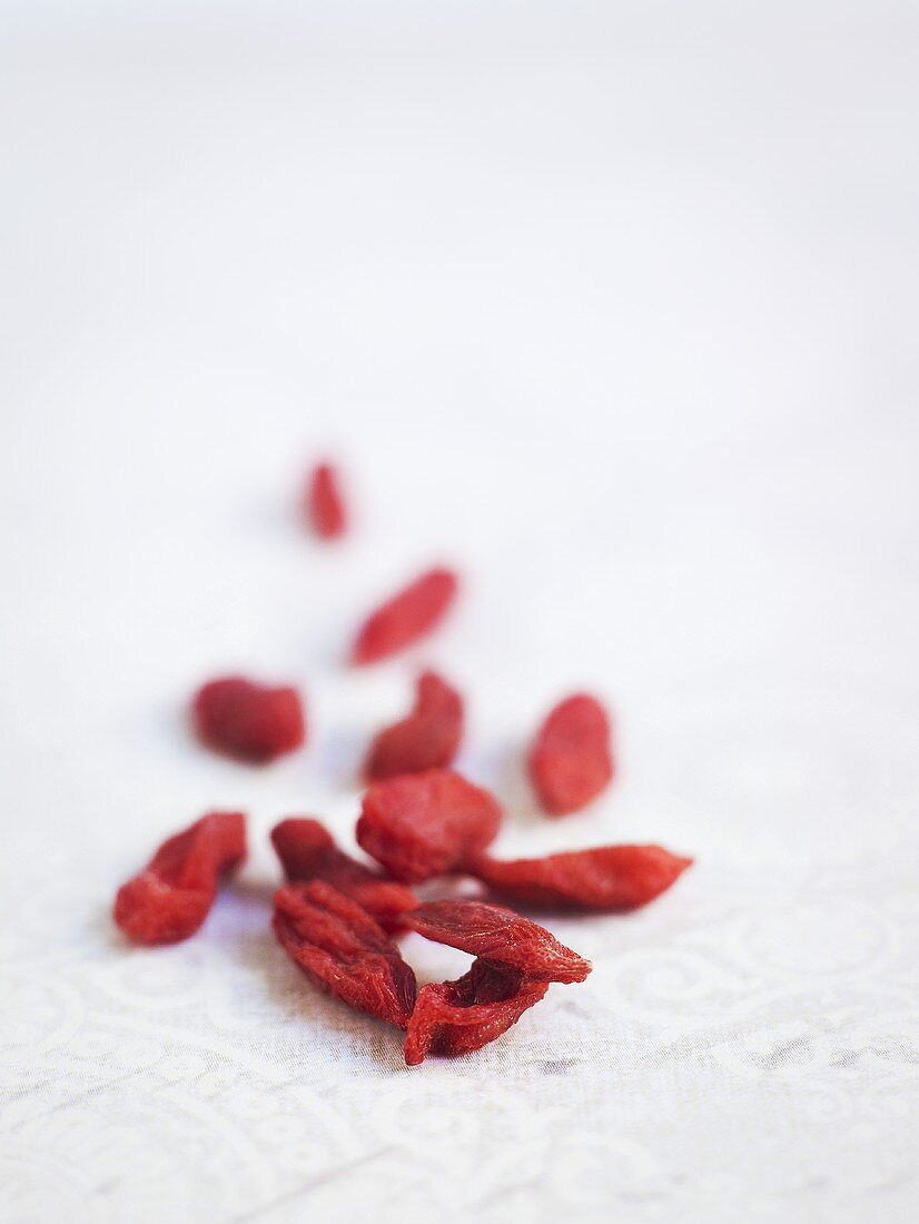 Several goji berries