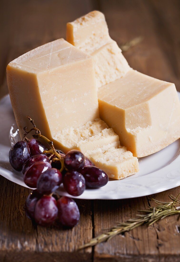 Pieces of Parmesan with red grapes