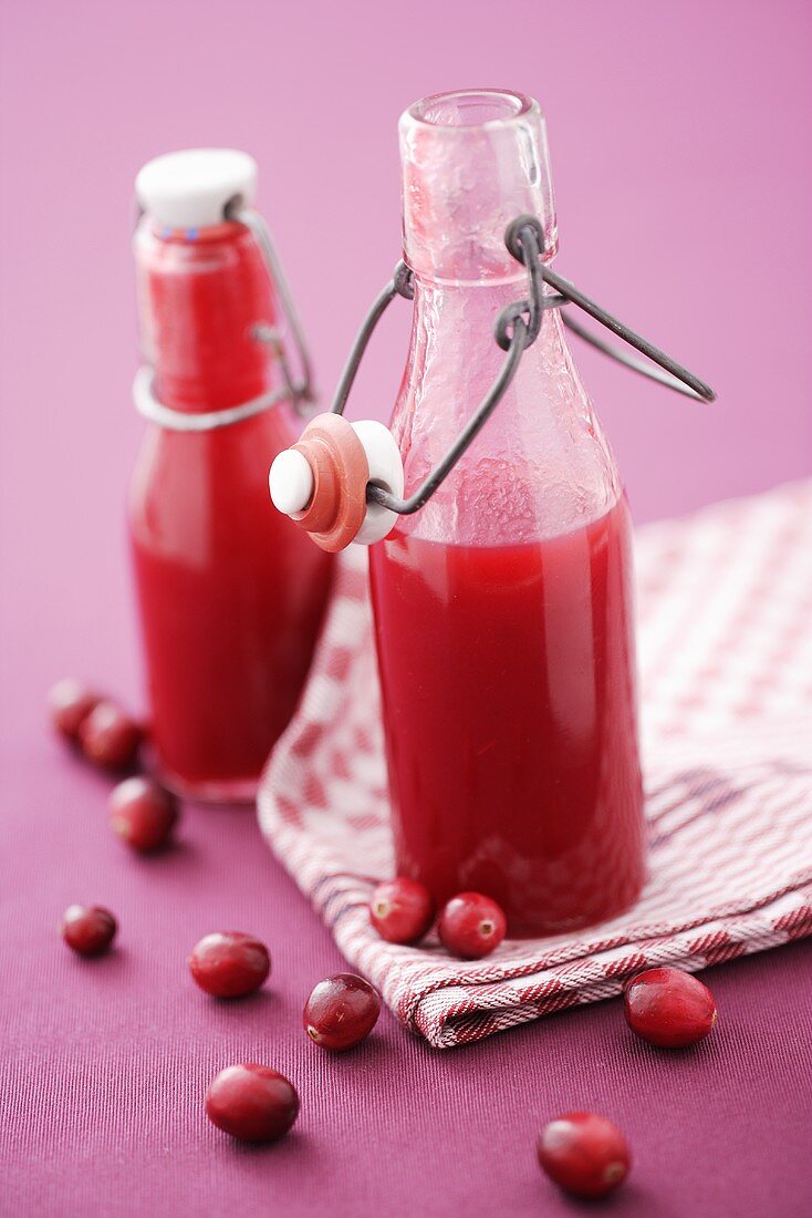 Selbstgemachte Cranberrysauce in Flaschen