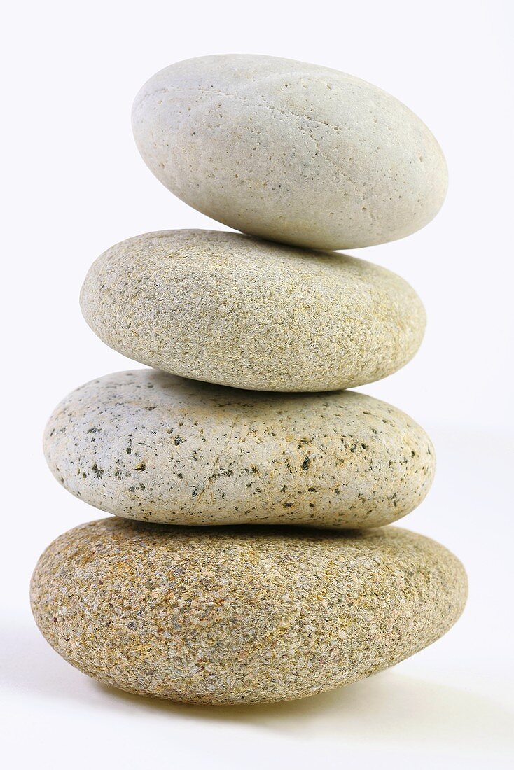 Vier Steine übereinander gelegt