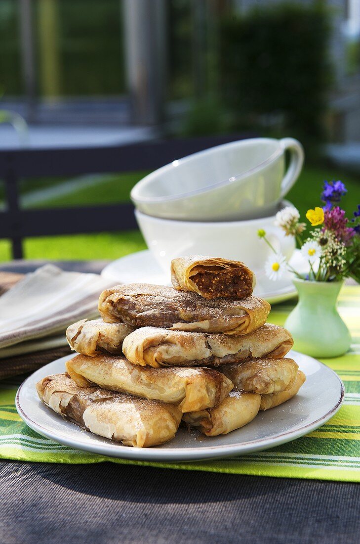 Filo pastries filled with figs and honey syrup
