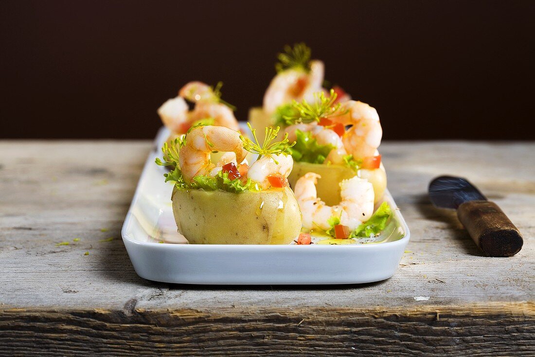 Potatoes stuffed with prawns and dill