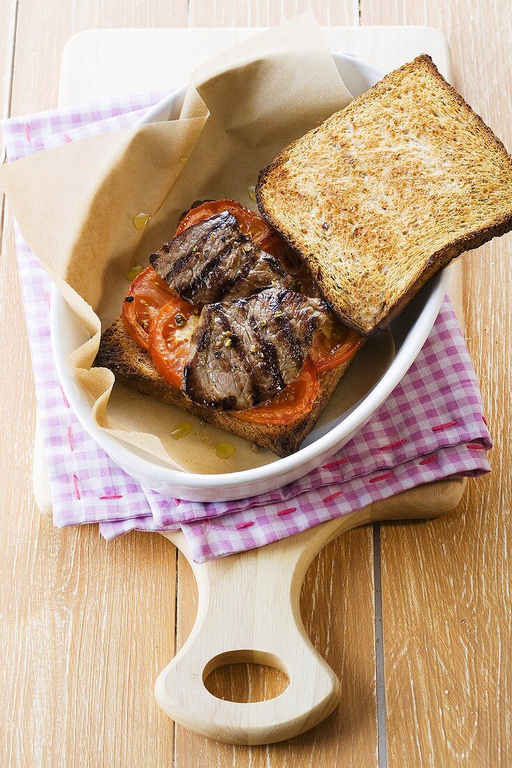 Grilled beef and tomato sandwich