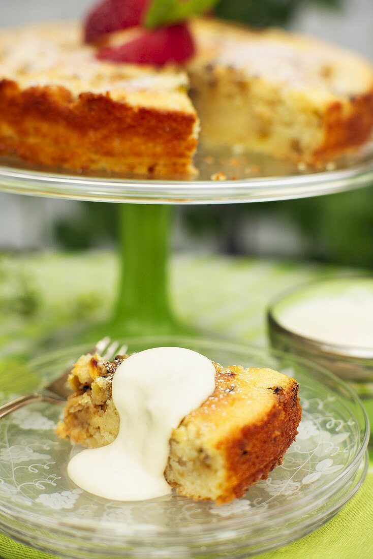 Apple cake with cream